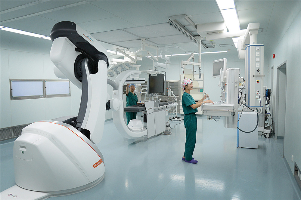 7枣庄首家可同时进行外科手术、介入治疗和影像检查的复合手术室.jpg